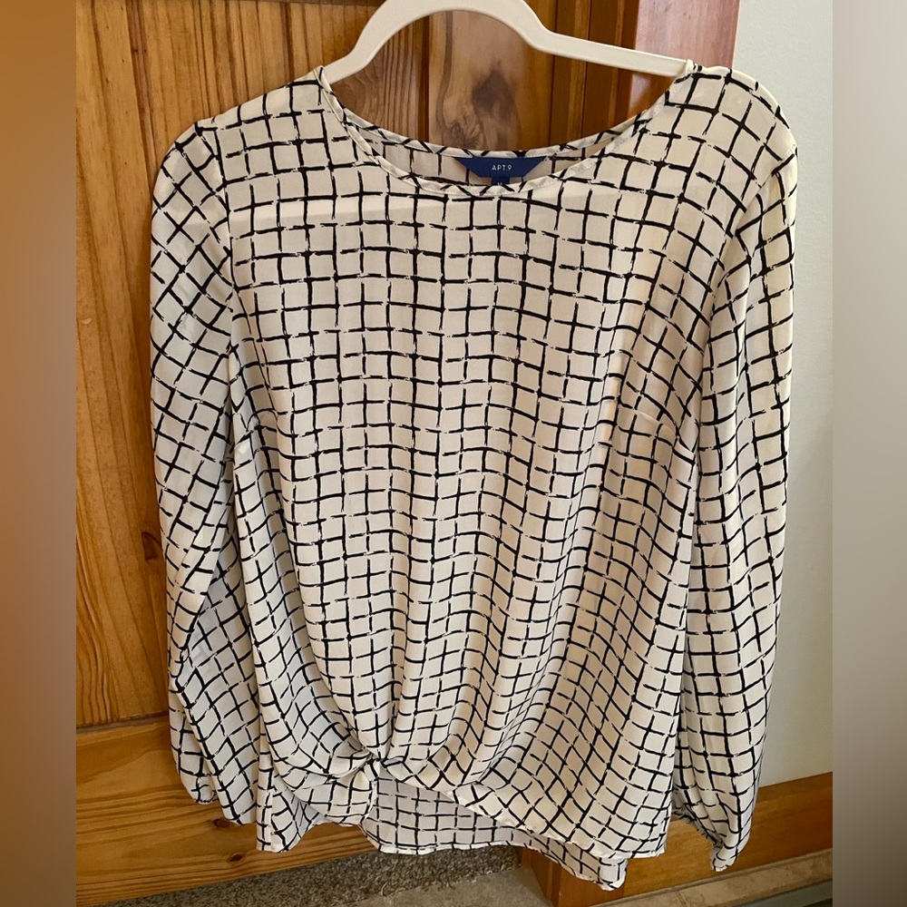 Apt. 9 long sleeve blouse with knitted bottom. Excellent condition